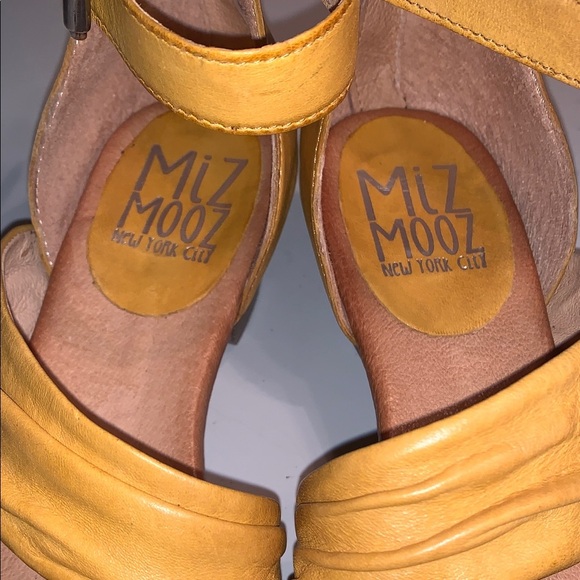 Miz Mooz Cassie Women's Leather Mustard Yellow Ankle Strap Sandals 38 - Picture 3 of 16